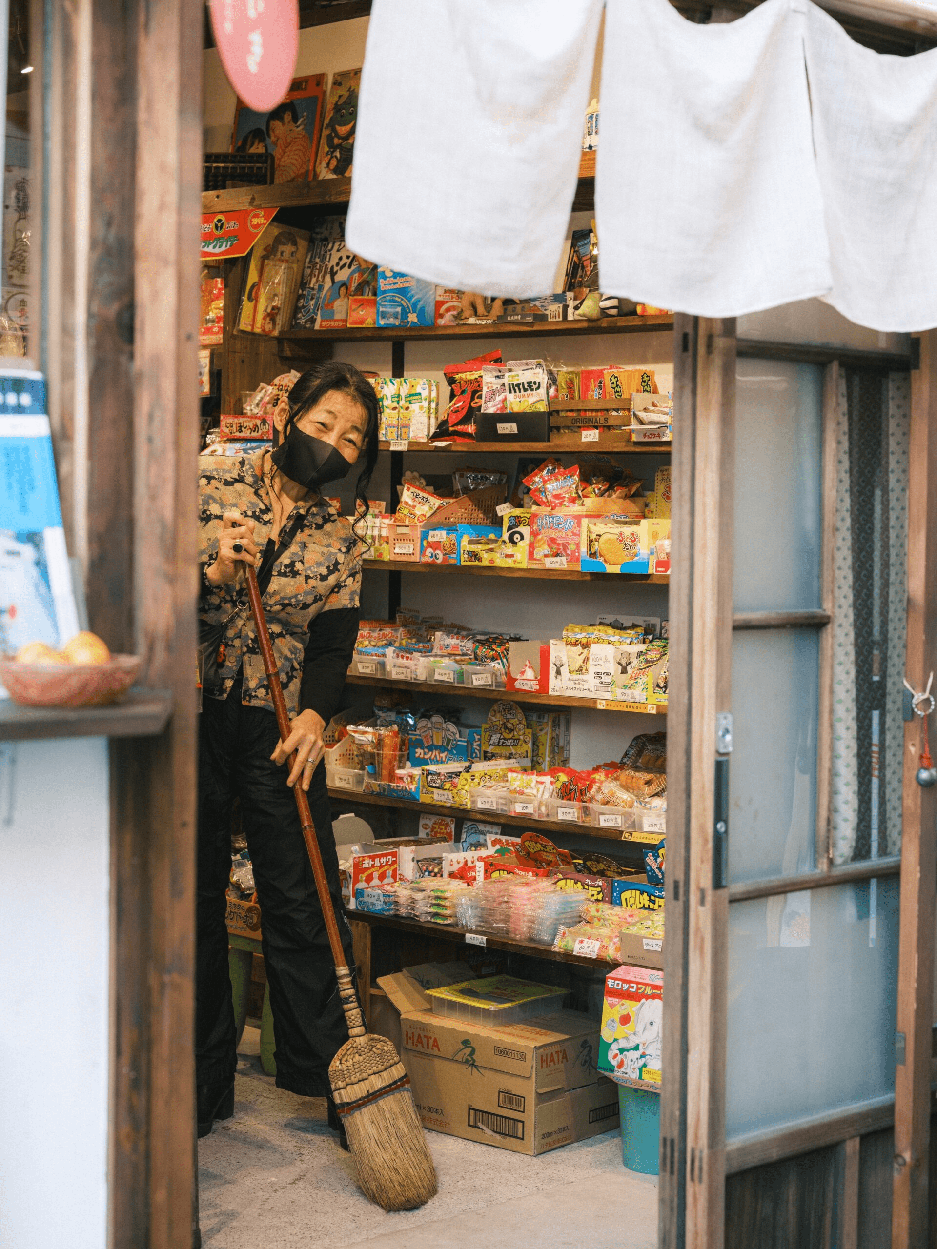 あいざわけいこさん(みんなで駄菓子屋(仮)店主 )