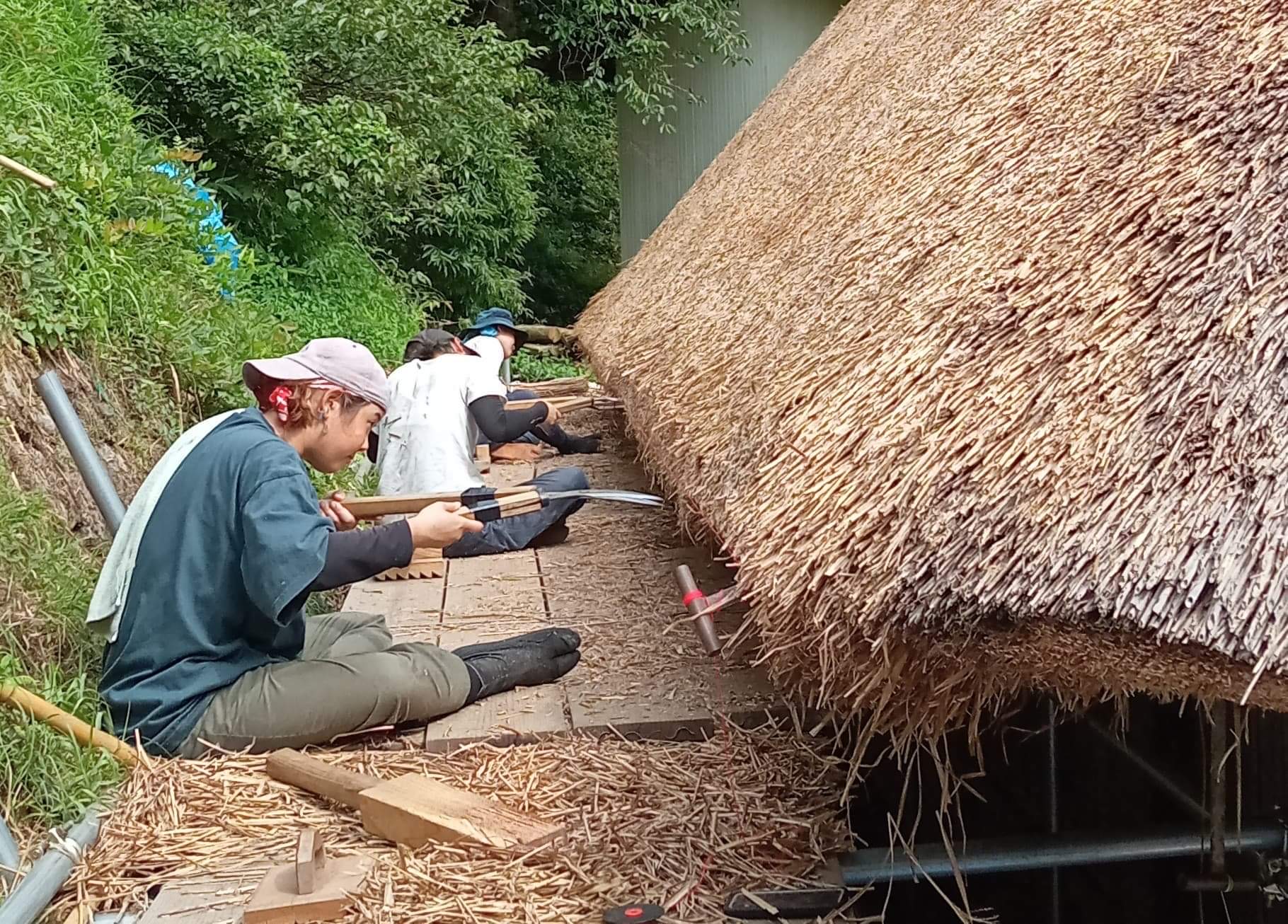 トタン茅葺き屋根を再生してスナックを作りたい! - さかさま不動産